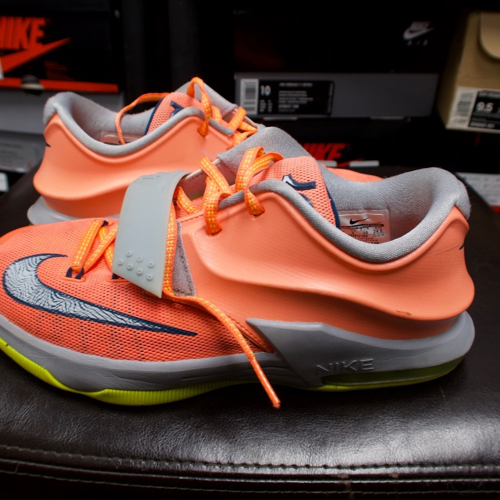 NIKE KD 7 (GS) SIZE 6.5 YOUTH ORANGE YELLOW